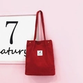 Rode corduroy tote bag met wit label en schouderbanden in retro vintage stijl - Rood