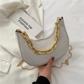 Witte halve maan tas met krokodillenprint, decoratieve gouden ketting en ritssluiting - Wit