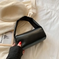 Elegante borsa a cilindro nera in morbida pelle di qualità con ampio manico superiore - Nero