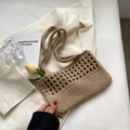 Handgefertigte Häkel-Schultertasche in Camel-Baumwolle mit Boho-Hohlmaschenmuster - Khaki