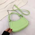 Borsa a sella verde menta con manico annodato e tracolla a catena d'argento chic - Verde