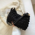 Elegante borsa a spalla nera con trama a bolle, forma a mezzaluna e oro hardware - Nero