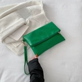 Elegante bolso de mano tipo sobre verde brillante con correa y cremallera suave - Verde