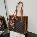 Vintage-Tote-Bag mit NK-Monogramm-Print und elegantem Seidenschal-Detail am Griff - Braun