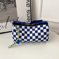 Blau-weiß karierte zylindrische Barrel-Tasche mit neongrünem Seil-Anhänger - Blau