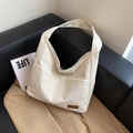 Borsa a spalla in velluto a coste bianco crema con patch in pelle e tracolla larga - Bianco