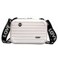 Mini bolso bandolera rígido tipo maleta en blanco con correa negra ajustable LOVE - Blanco