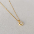 Elegante 18K vergoldete Satellite-Halskette mit einem weißen quadratischen Anhänger - Perlmutt-Anhänger-Halskette / Weiße Halskette