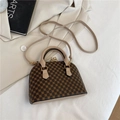 Borsa a conchiglia retrò con motivi geometrici marrone e beige e cerniere dorate - Cachi