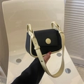 Bolso bandolera retro en cuero de contraste negro y crema con hebilla redonda grande - Negro