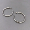 Modische C-förmige silberne Creolen mit polierter Spiegeloberfläche und Steckerverschluss - Platin (Mittel 4cm)