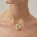 Elegante collar bañado en oro con colgante ovalado de cristal para mujer - Collar Ovalado Dorado / Collar de Oro