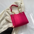 Borsa tote in feltro rosso rosa con motivo a coccodrillo e tracolla a catena oro - Rosso rosa