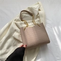 Beige Filz-Shopper mit Krokodil-Prägung und eleganter goldener Kettenriemen-Optik - Khaki