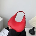 Borsa a mano rossa a mezzaluna con trama coccodrillo e finiture metalliche dorate - Rosa Rosso