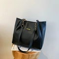 Elegante borsa tote nera di grande capacità con doppia tracolla e logo fashion - Nero