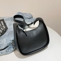 Borsa hobo nera minimalista a mezza luna in ecopelle con chiusura a zip lucida - Nero