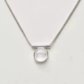 Minimalistische zilveren slangenschakel ketting met staafhanger en doorschijnende steen - Ketting
