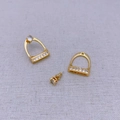 Pendientes de herradura dorados con brillantes pernos de circonita para mujeres modernas - Pendientes de oro