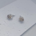 Pendientes de rosa de malla con perlas y chapado en oro de 18K sobre base de piedra - Plateado