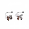 Boucles d'oreilles créoles en C en métal argenté brossé avec perles de pierre - Or Blanc