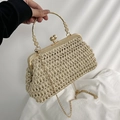 Pochette beige tissée avec fermoir baiser, poignée fleurie et chaîne dorée - Blanc Cassé