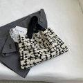 Sac fourre-tout tricoté avec motif à carreaux pixélisés noir et blanc et larges bretelles - Blanc Cassé