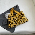Sac cabas en tricot avec motif à carreaux jaune et noir et anses de transport - Jaune