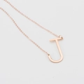 Collar de acero inoxidable oro rosa con un colgante pulido en forma de letra J - Oro Rosa J