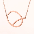 Collar minimalista de acero inoxidable en oro rosa con un colgante pulido de la letra Q - Oro Rosa Q