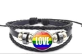 Verstellbares mehrlagiges Lederarmband mit Regenbogen LOVE Glascabochon-Anhänger - Weiß