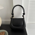 Borsa a mano minimalista in pelle nera con manico a nodo e dettagli in metallo dorato - Nero
