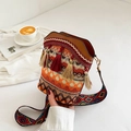 Borsa a secchiello bohémien con motivi geometrici colorati e nappe decorative - Modello 0138