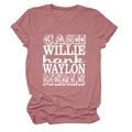 Détail du t-shirt rose poudré avec noms de légendes de musique country et manches à revers - S / Or rose