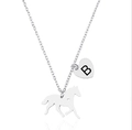 Dettaglio collana in acciaio inox con cavallo che corre e ciondolo a cuore lettera B - Lettera B