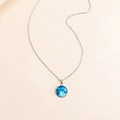 Collana minimalista con pendente luna blu luminosa con catena argento e cupola vetro - Luna Luminosa Blu (Stile 2)
