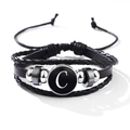 Bracelet multicouche en cuir tressé noir avec perle métallique argentée et lettre C - Lettre-C
