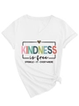 Dettaglio della maglietta bianca con scollo a V, stampa cuore leopardato e slogan Kindness - S / Bianco (Grafica Nera)