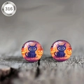 Macro detail of Halloween round stud earrings with black cat, pumpkin and glass dome - Cartoon Black Cat Pumpkin Style (款式-8)