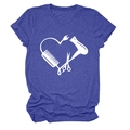 Detailansicht des Herzmusters aus Friseuroptik auf meliertem lila T-Shirt-Stoff - S / Vintage Blau (Weiße Schrift)