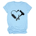 Himmelblaues Damen-T-Shirt mit kreativem Herzmuster aus Friseurwerkzeugen und Rundhalsausschnitt - S / Hellblau (Schwarze Schrift)