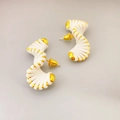 Retro Schmetterling Spiral-Ohrringe mit weißer Kordel und goldener Metallbeschichtung - Weiß