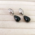 Orecchini pendenti moderni in argento 925 con pendenti in agata nera su velluto - Oro Bianco