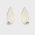 Élégantes boucles d'oreilles feuilles argentées avec émail blanc crème au style épuré - Stud boucles d'oreilles