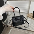 Mini borsa nera chic con fiocco decorativo e manico versatile in ecopelle - Nero