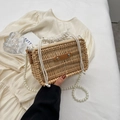 Geflochtene Rattan-Korbtasche mit weißem Perlenriemen und Kordelzug-Innenfutter - Stil 2 (Perlenriemen)