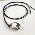 Pendente flacone profumo ovale argento su collana con cordino nero per donna - Stile Bottiglia
