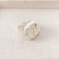 Bague carrée style vintage en métal argenté avec texture radiante et design sculptural 3D - US 7 / Argent