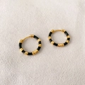 Orecchini a cerchio stile bambù in oro e smalto nero dal design minimalista - Nero Tondo