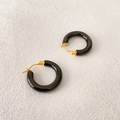 Pendientes de aro redondos de esmalte negro con elegante acabado chapado en oro 18k - Negro